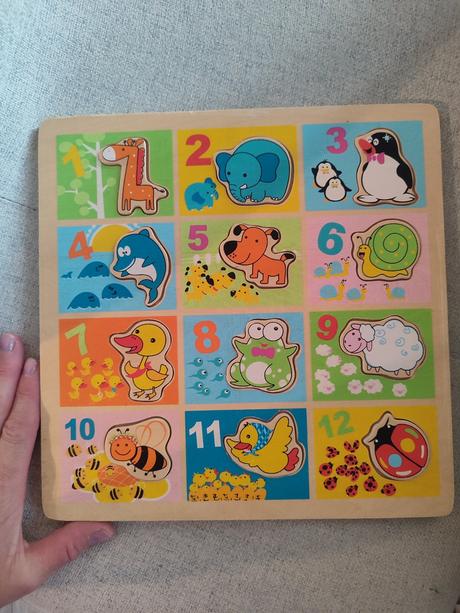 Drevena vkladacka a cisla,