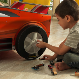 Kidkraft aktívny stolček speedway,