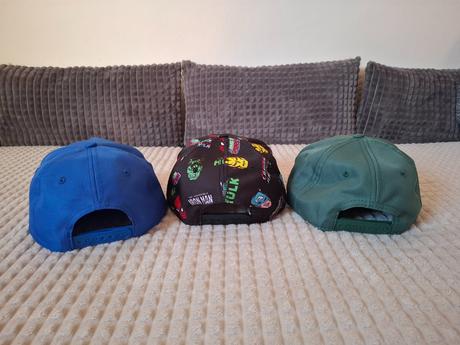 Šiltovky h&m, 2x marvel a 1x sonic 128/146, h&m,128