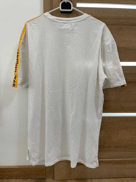 Biele tričko so zaujímavými detailami, bershka,l