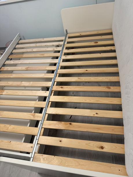 Rozkladacia posteľ s úložným priestorom,