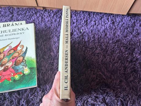 Sada 2 ks rozprávkových knižiek,