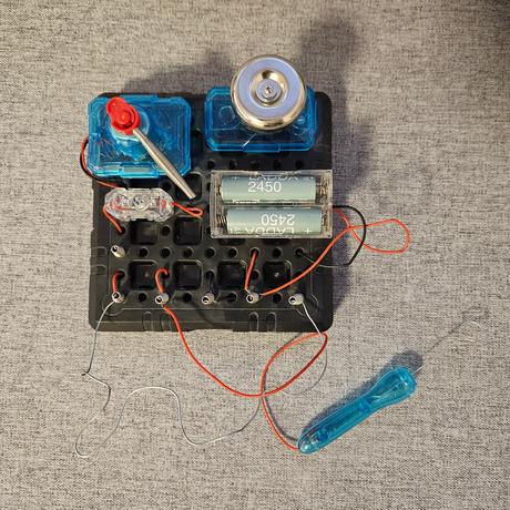 Elektronická stavebnica "horúci drôt", 