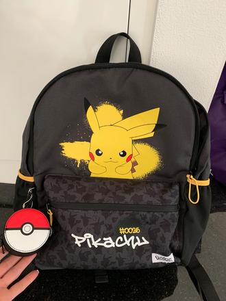 Ruksak pikachu pikémon zn.zara s pripnutou peňažen, zara