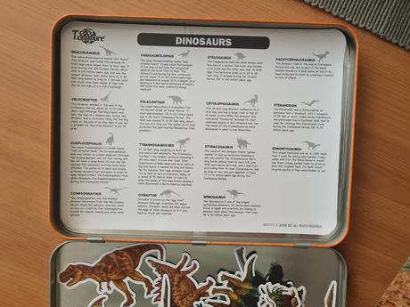 Plechová krabička s magnetkami dinosaurov, 