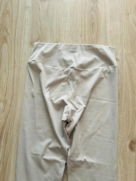 Štýlové zateplené legíny značky oysho, m