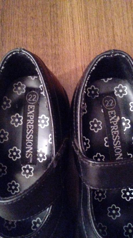 Spolocenske topanky, 22