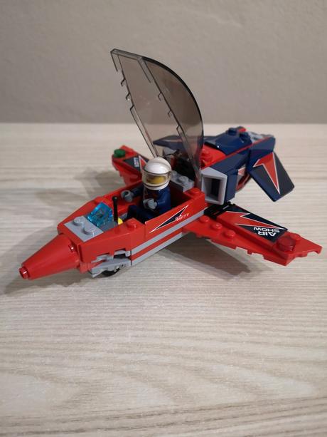 Lego city 60177 stíhačka leteckej show,