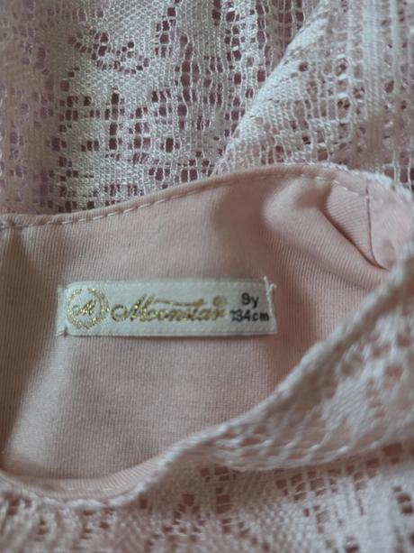 Krásne krajkové šaty., 134