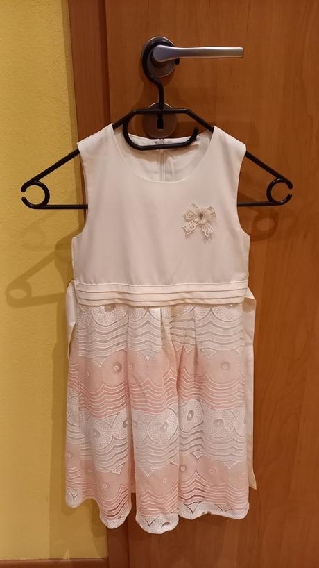 Predám elegantné dievčenské šaty, 116