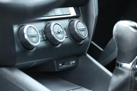 Škoda octavia combi 2.0 tdi style - bratislava, škoda