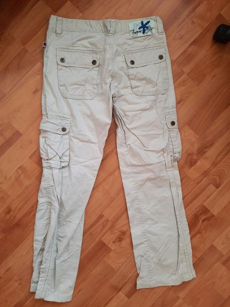 Kvalitné nohavice s vreckami, 28