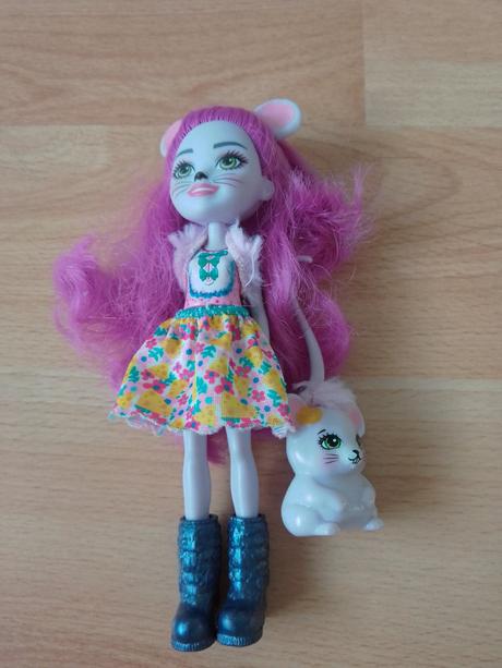 Enchantimals bábika,