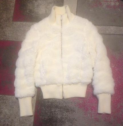 Znackova kozusinkova bundicka, fishbone,xs