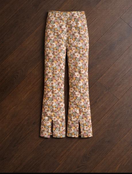 Hollister prekrasne damske nohavice/zvonove leginy, hollister,38 / 40 / l / m