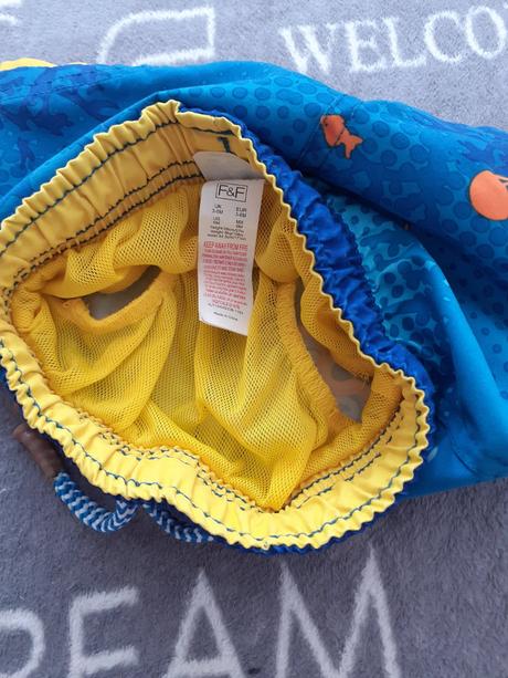 Kraťasky alebo aj plavočky, f&f,68