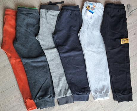 Balík chlapčenských teplákov vel.110, 104–116