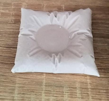 Elegantný darčekový box srdce na dlani,