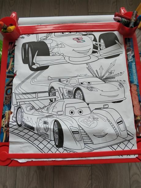 26de_stolik na kreslenie s omalovankami, 