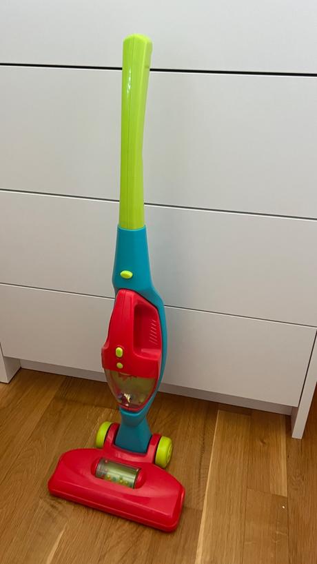 Detsky tycovy vysavac, 