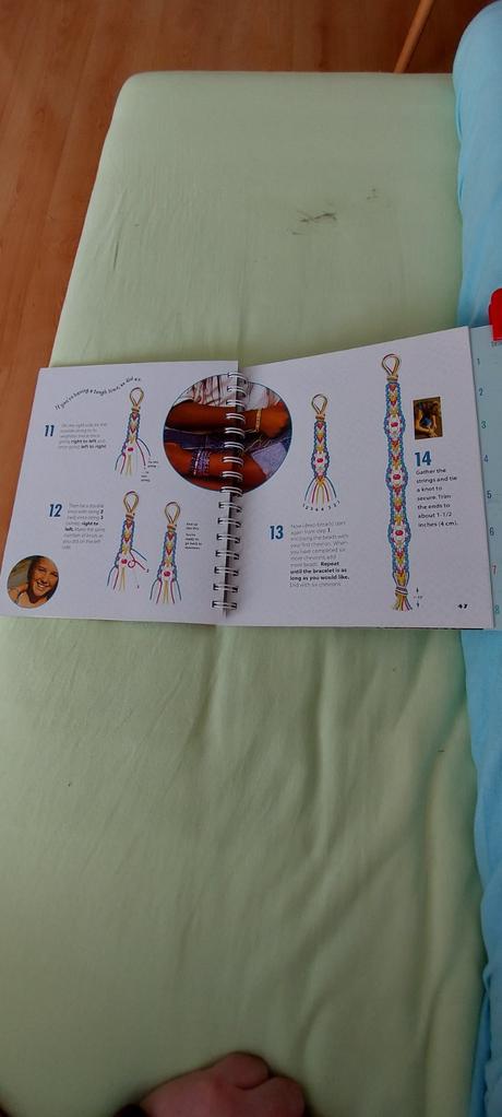 Knižka na výrobu náramkov priateľstva, 