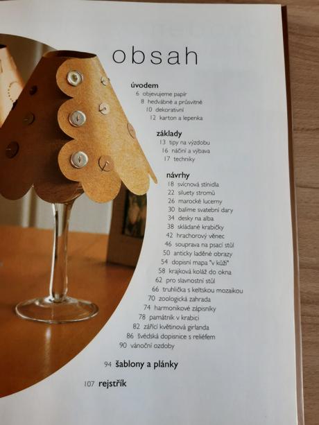 Kniha kouzlíme s papírem, 