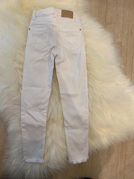 Biele nohavice, zara,122