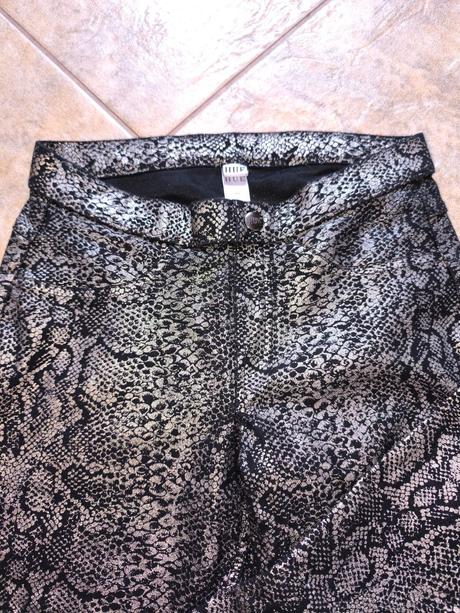 Extravagantné slim-strečové nohavice hue, xs