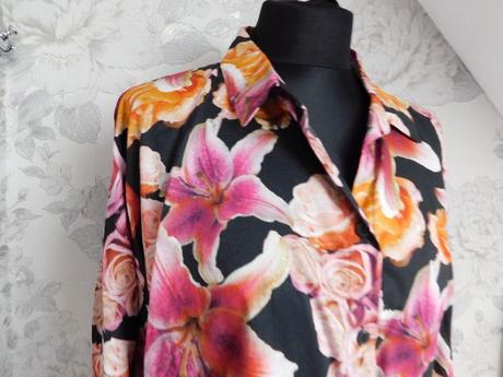 Kvalitna velmi pekna vzdušna bluzka, 44