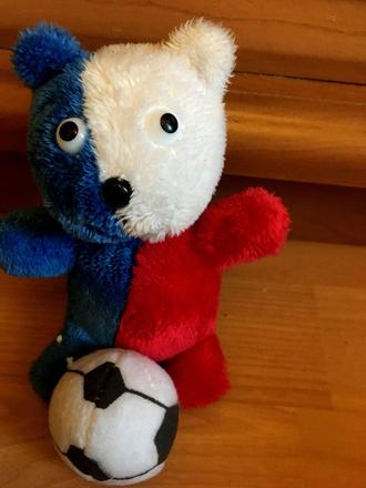 Macko s futbalovou loptou, 