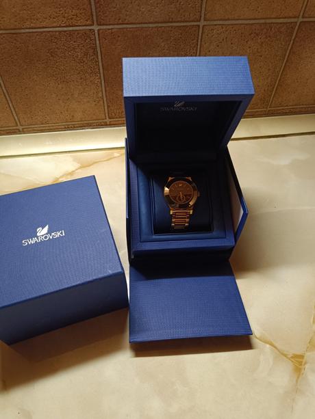 Swarovski krásne dámske hodinky, swarovski