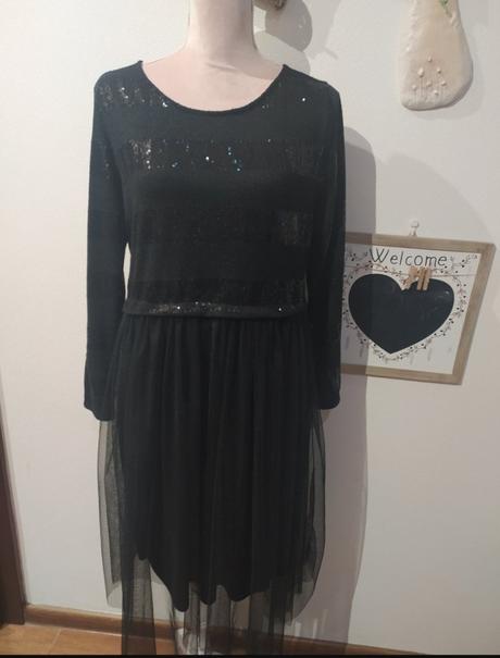 Šaty s tylovou sukňou, 