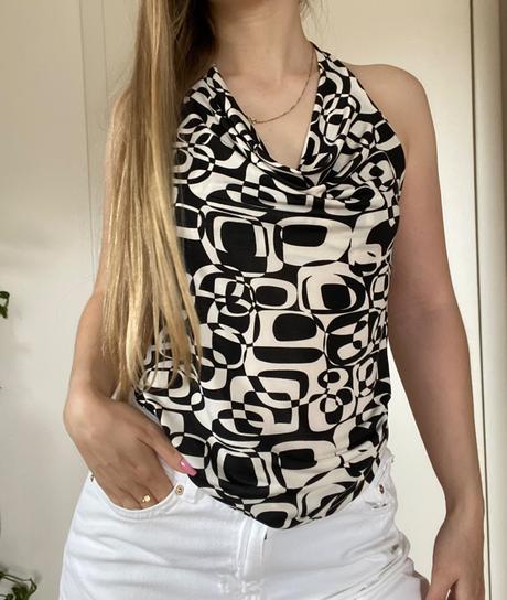 Zaujimavy top, m