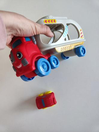 Kamión s autičkom, 