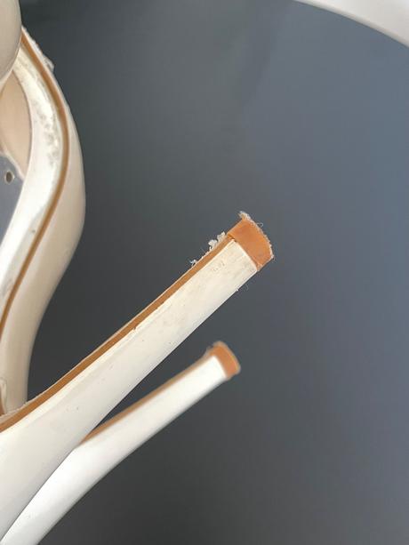 Špicaté biele lodičky s priehľadným panelom 10 cm, 37