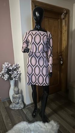 Kostým sukňový ružový so zlatou niťou zn. magenta, l / m