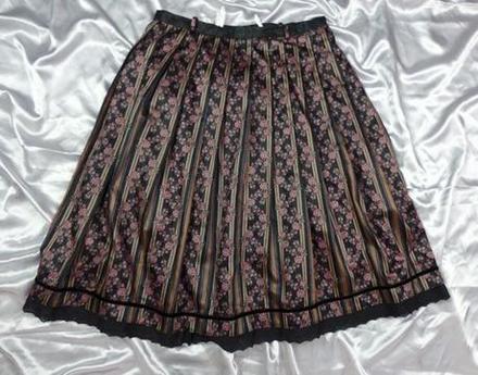Luxusná krojová sukňa, 42