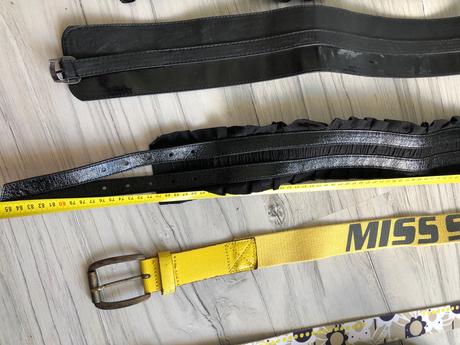 Rôzne opasky klobúky, 