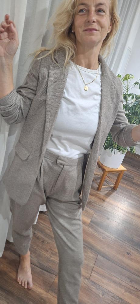 Komplet sako nohavice so zamykmi vel 36/38, reserved,m