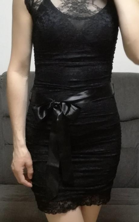 Čierne šaty s čipkou, s