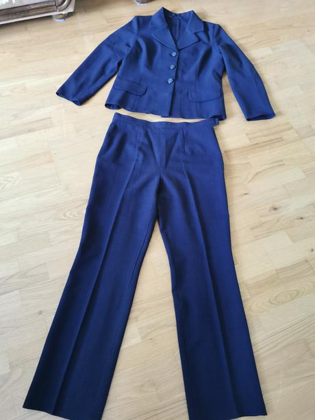 Tmavomodrý kostimek damsky, 40