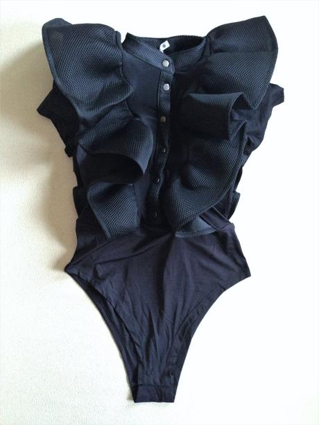 Cierne body s volanom a cvockami vel.s a m a l, l / m / s