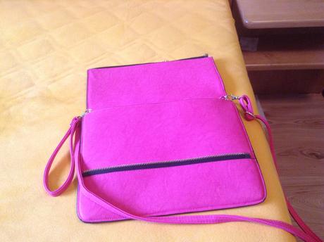 Kabelka listova cyklamenova, 