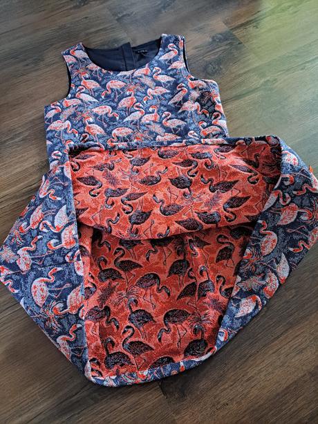 Šaty s plameniakom, 158