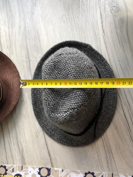 Rôzne opasky klobúky, 