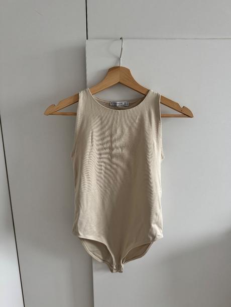 Čierne a bežove body stradivarius, stradivarius,s