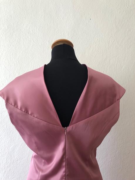 Staroruzove spoločenské saty, 40