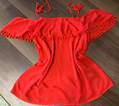 Červená blúzka, 40