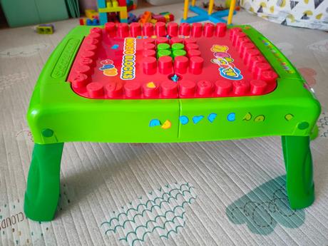 Mega blocks stolík, 