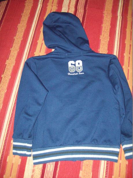 Tenšia mikinka, 104